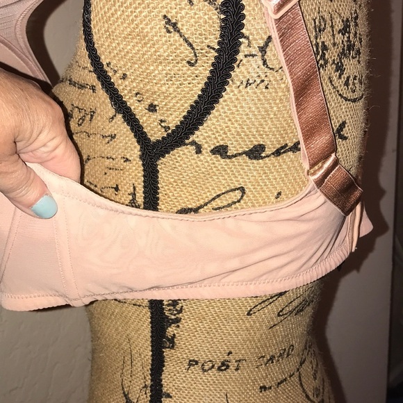 Sexy netting covered Adore Me bra - Picture 3 of 7